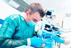 Periodoncia, cirugía periodental e implantología